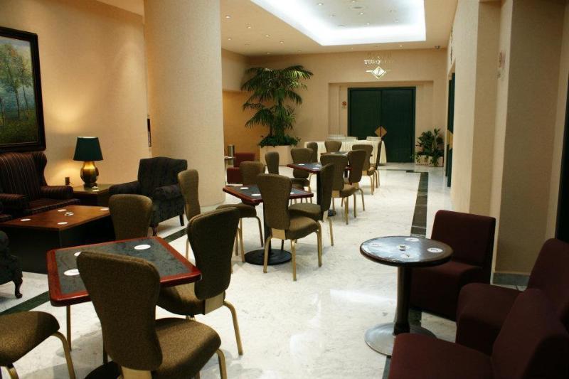 Hotel La Joya Pachuca Exterior foto The lounge at the airport